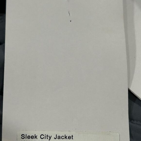 lululemon athletica Women's Gray Puffer Jacket - Picture 4 of 10